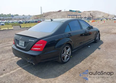2011 Mercedes-Benz S 63 Amg z USA, uszkodzony, nr VIN WDDNG7EB4BA386400